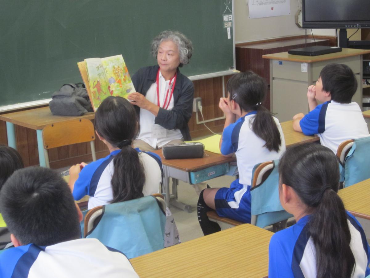 読み聞かせを行いました
