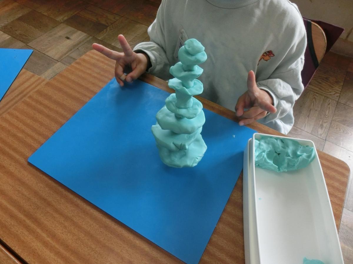2年生 図工 つんで ならべて びっくりしタワー
