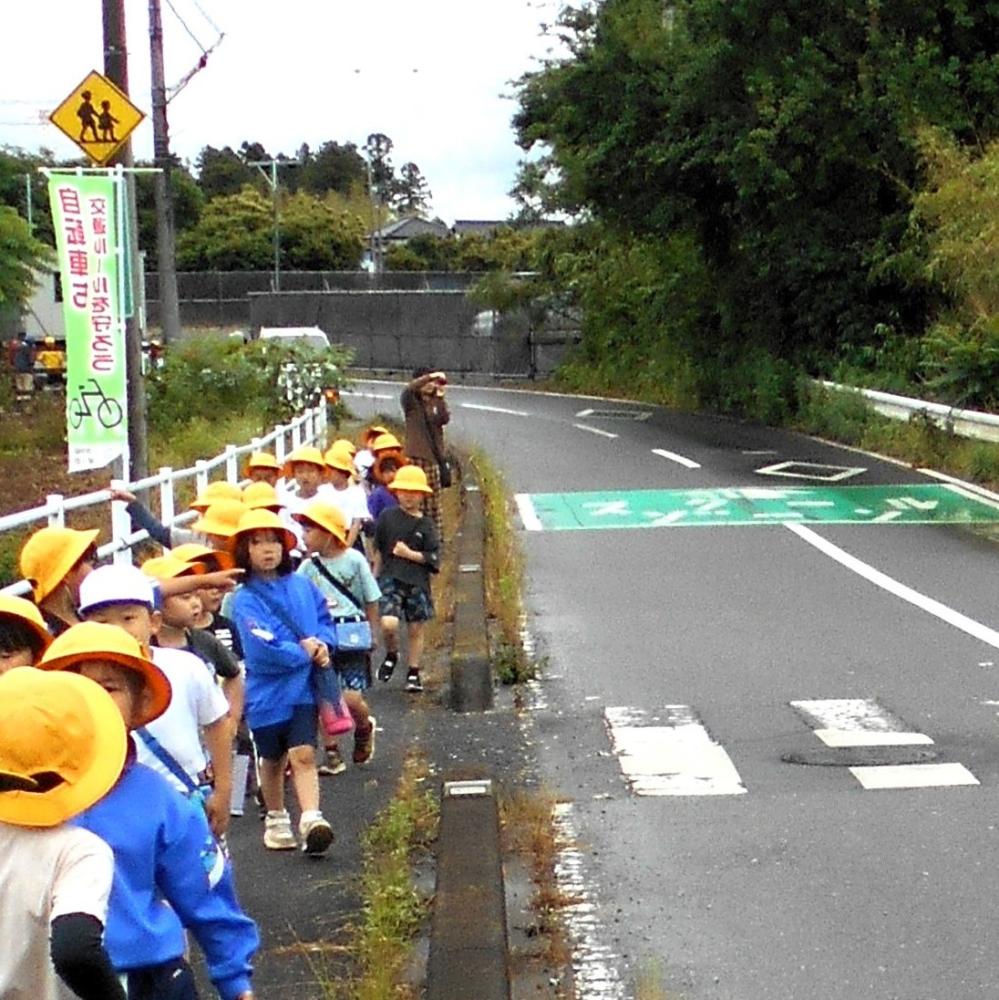 みんなで通学路を歩いたよ