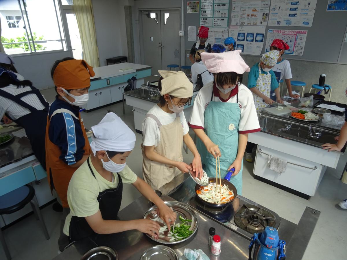 6年生家庭科「いろどり野菜いため」
