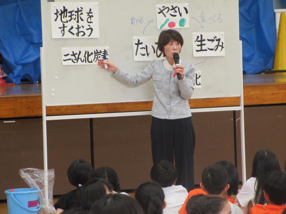 【学校より】段ボールコンポスづくり