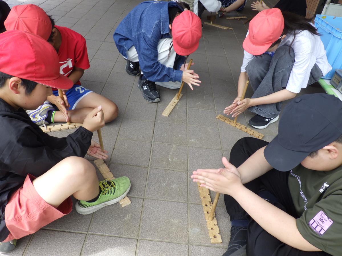 6年校外学習(上高津貝塚)