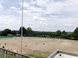 今日も元気にグラウンドで遊んでます!!
