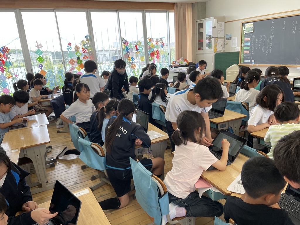 4年生にパソコンを教えてもらったよ。