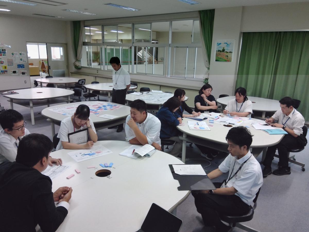 先生たちも勉強中!研究授業とグループ協議
