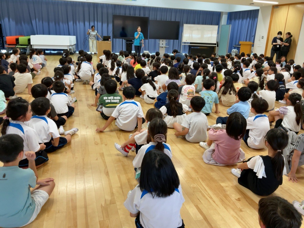 夏休み前学年集会が行われました。