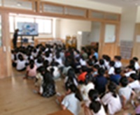 夏休み前の学年集会を行いました。