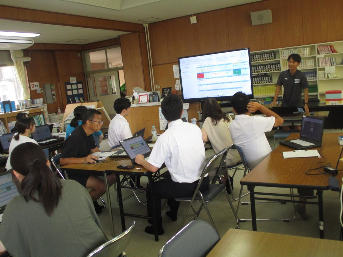 夏の職員研修の様子