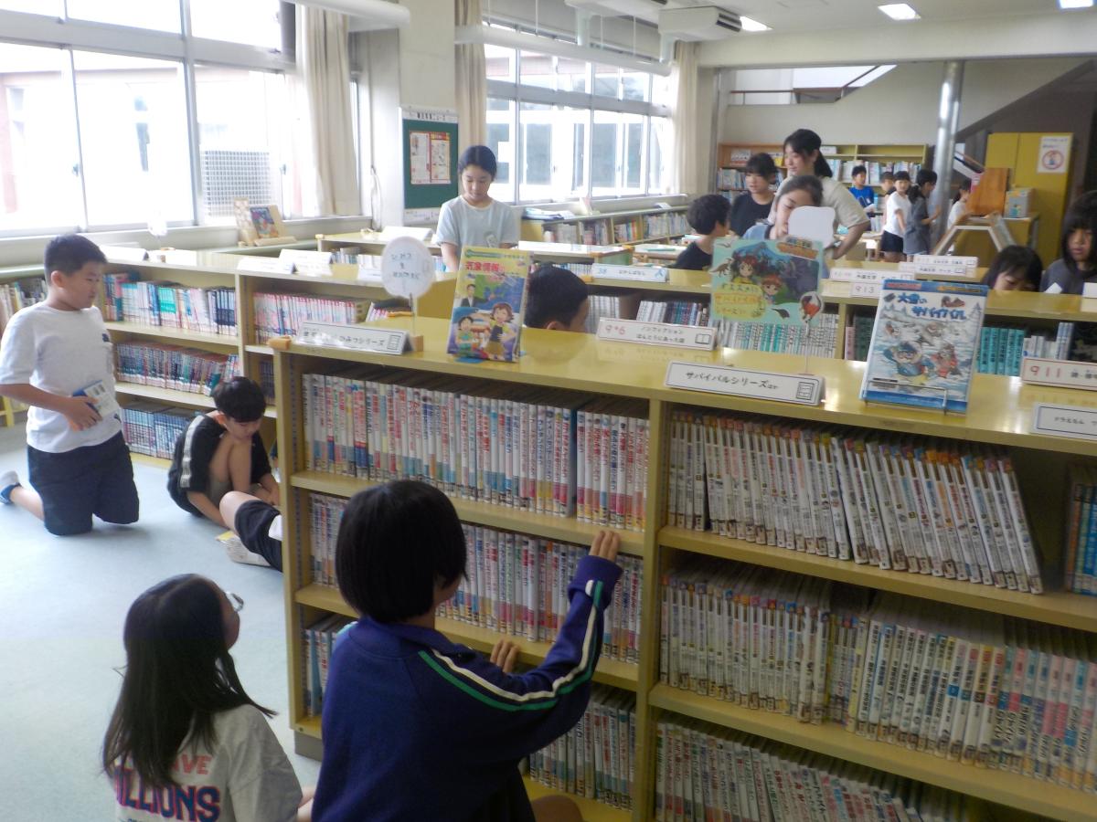夏休み前の図書室