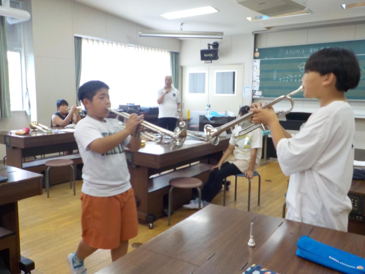 5・6年生 トランペット体験