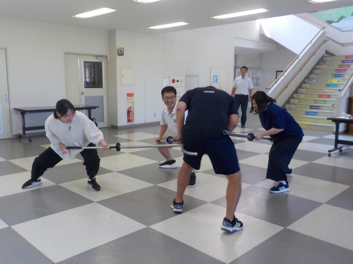 先生たちも勉強!不審者対応の防犯研修
