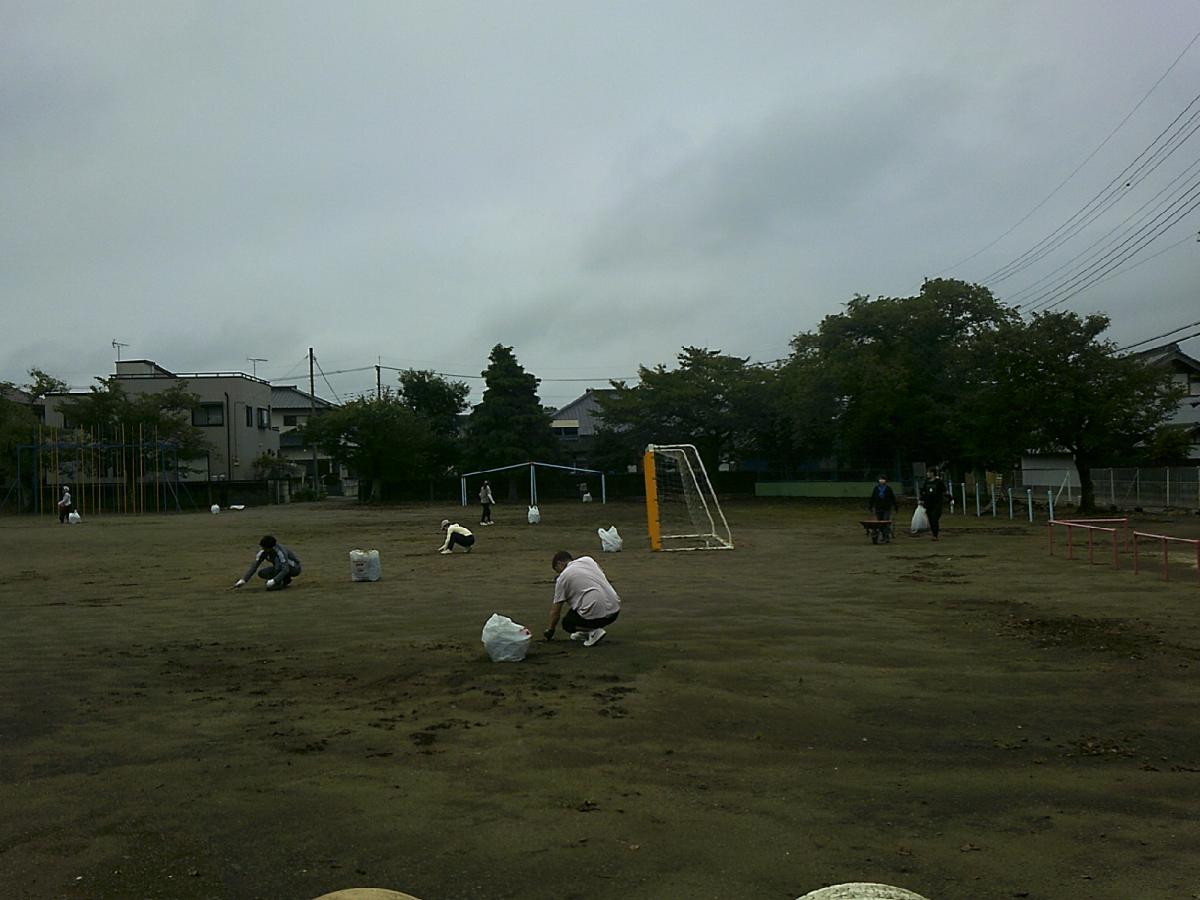 校庭がきれいになりました!(PTA愛校作業)