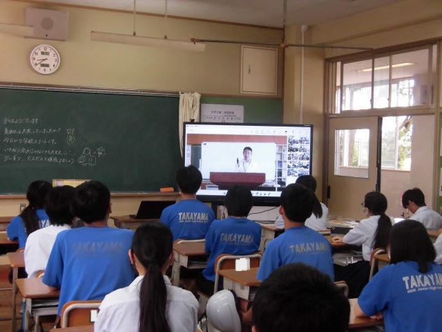夏休み明け全校集会を行いました。