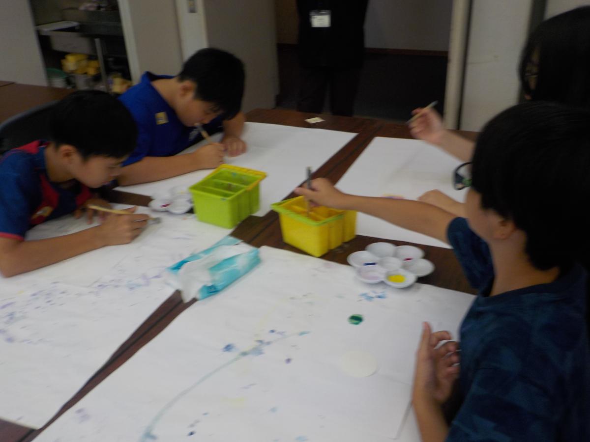 6年生が近代美術館でアートを学んできました