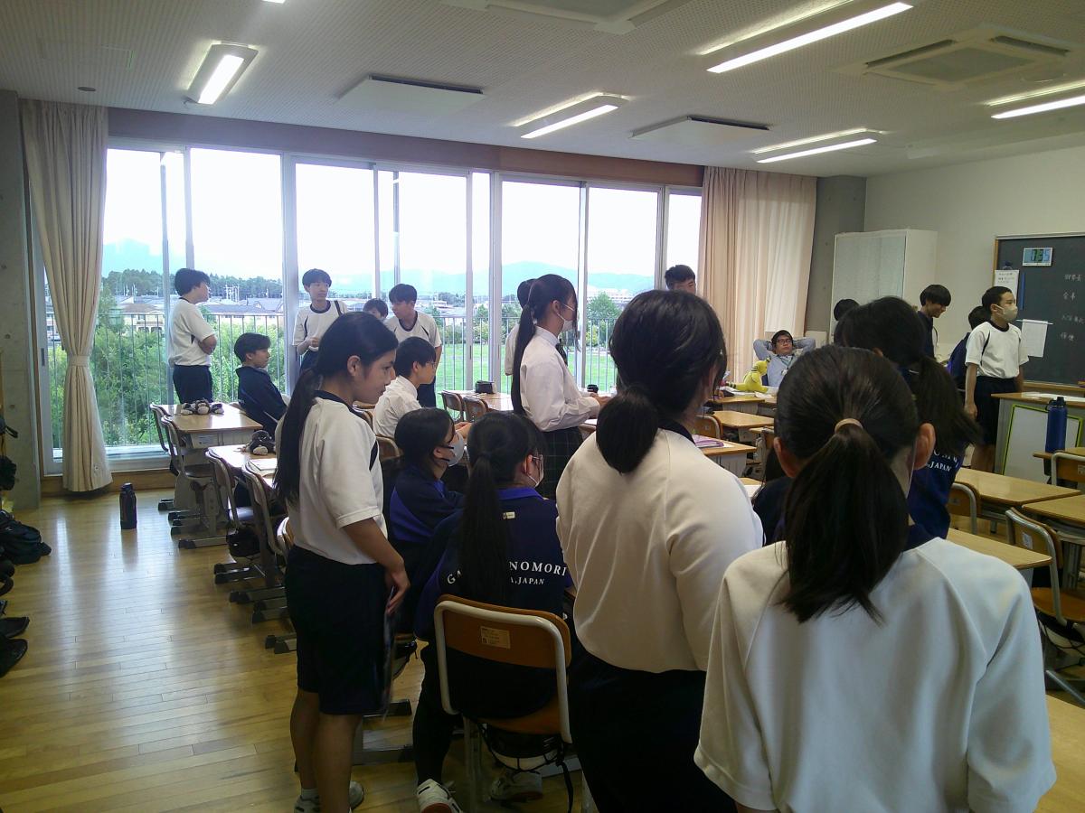 【7年生ニュース】宿泊学習の班決めを行いました。