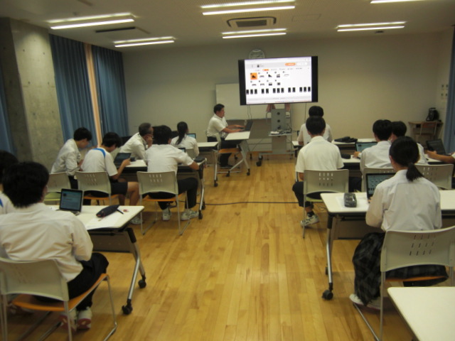 個人探究の時間に作曲について教えてもらいました!