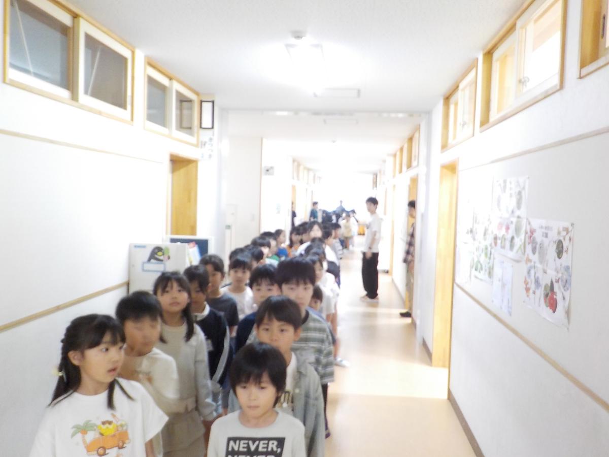 【2年生】大玉送りの並び方練習をしました!