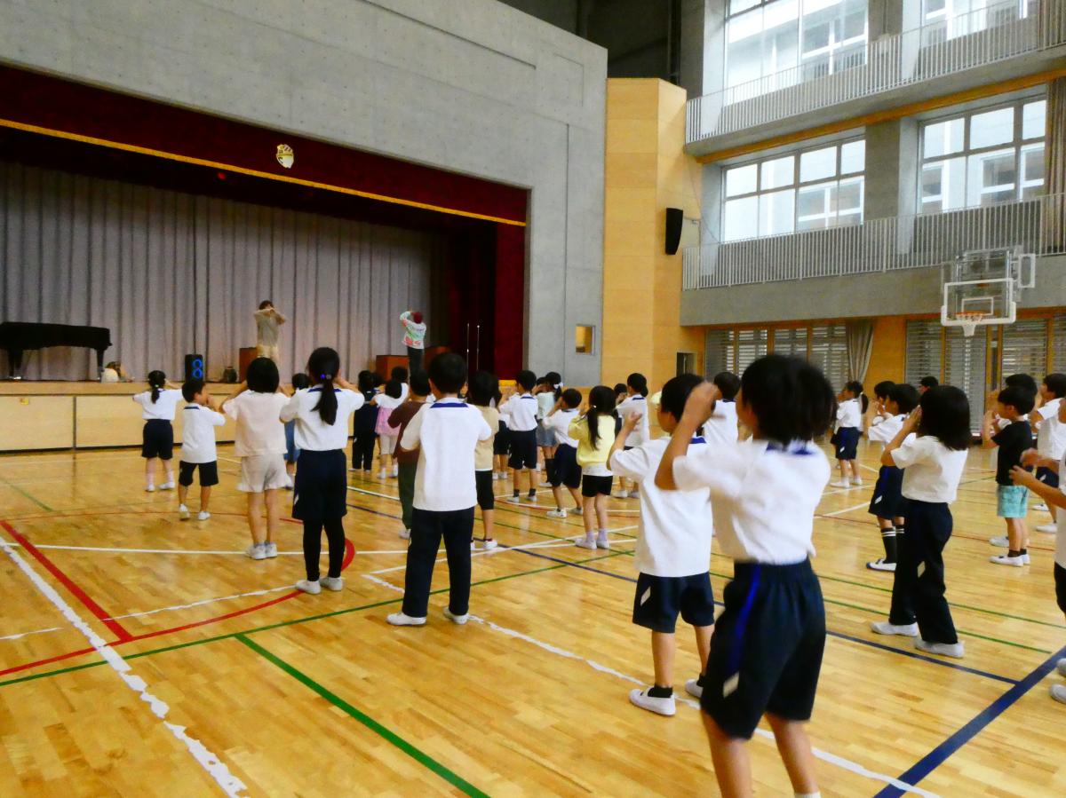 1年生:スポフェスのダンスにのりのりです!