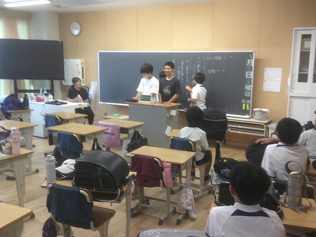 委員会で話し合いました