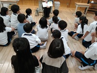 ボランティアの方による読み聞かせが行われました!