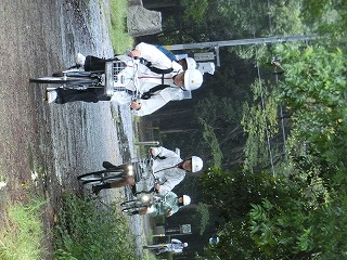 雨天日の登校風景