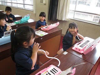 鍵盤ハーモニカとなかよし♪