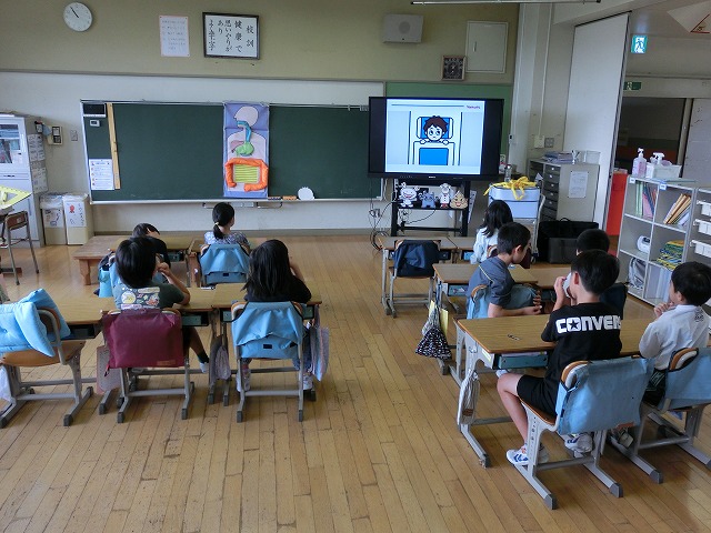 2、3年生ヤクルト出前授業
