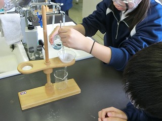 7学年理科 実験の様子