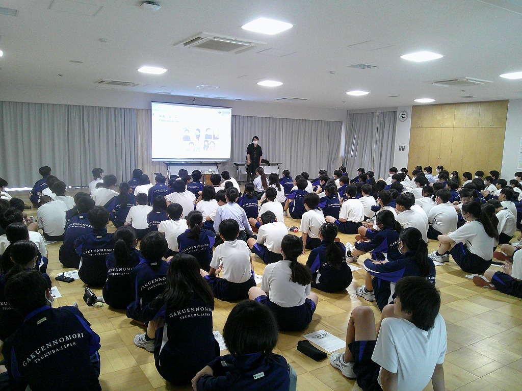 【7年生ニュース】学年で一斉に道徳の授業を行いました