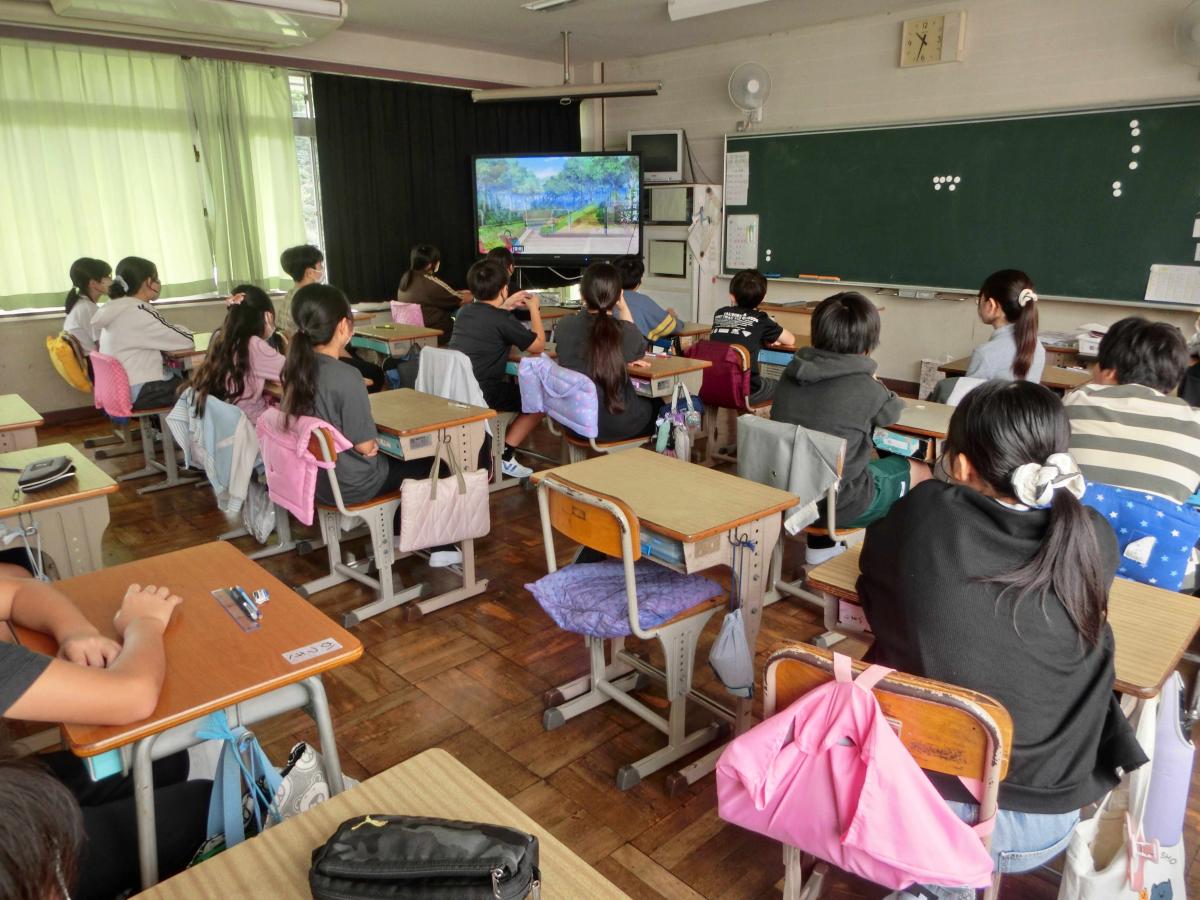 租税教室が行われました。