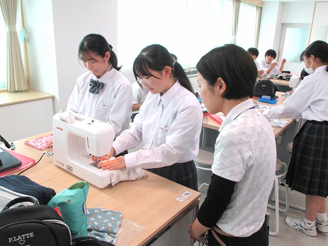 10月6日(火)作って楽しい布作品(7年家庭科)