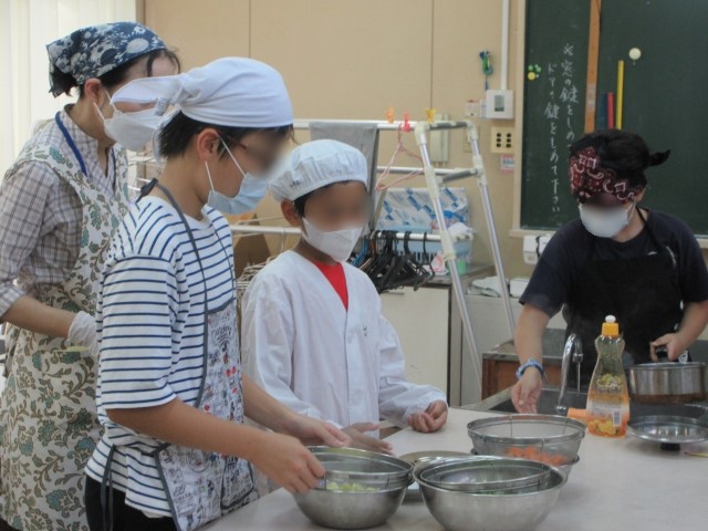 【学校より】日本語教室の日本語を学ぶ調理実習