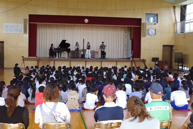 歌声と楽器が奏でるきれいな音色