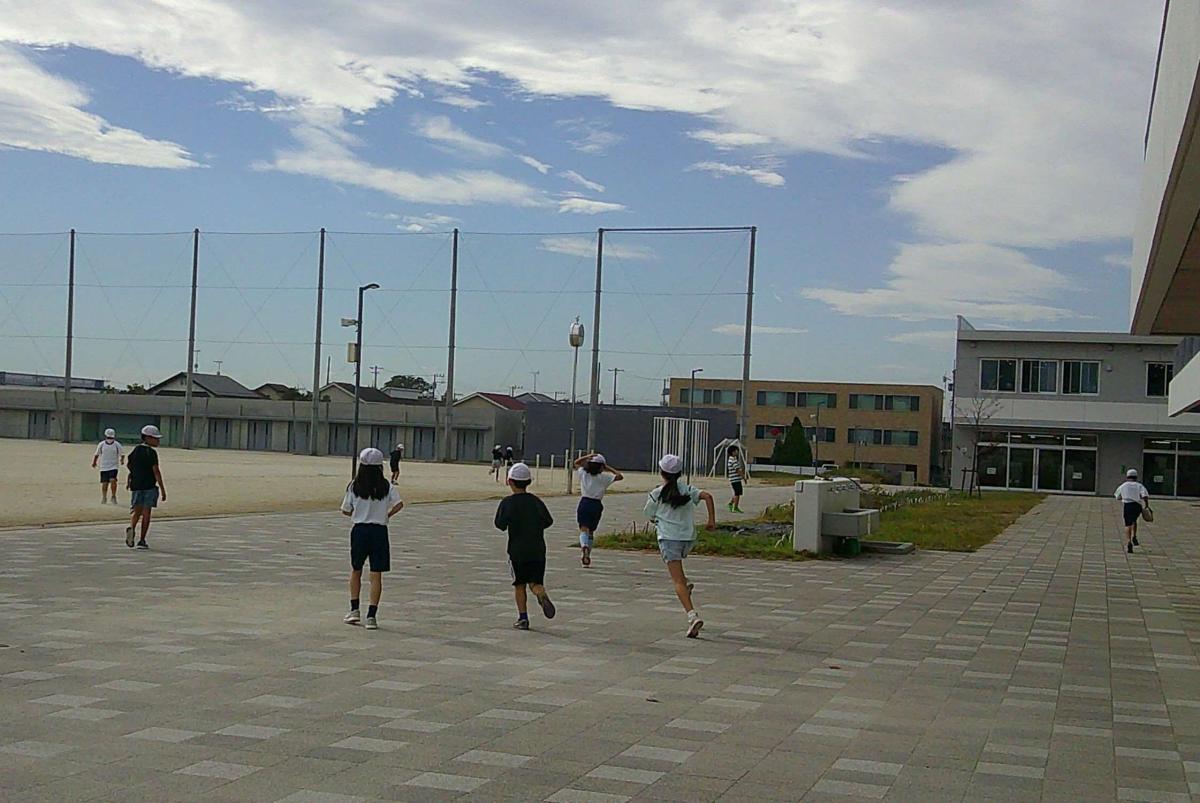 縦割り班遊びが行われました