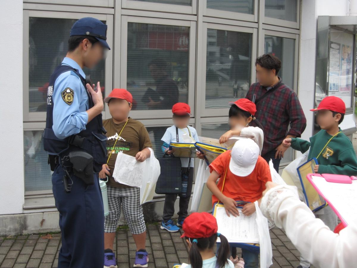 【学校より】2年生 生活科「町たんけん」~発見いっぱい!わたしたちの町~